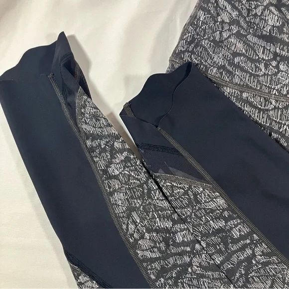 Lululemon Wunder Under Crop High-Rise Roll Down Scallop Origami Lace Black sz 4 - Picture 5 of 8